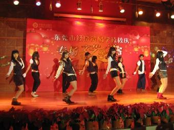 湛江演员赠与-演艺器材出租-湛江演出公司_